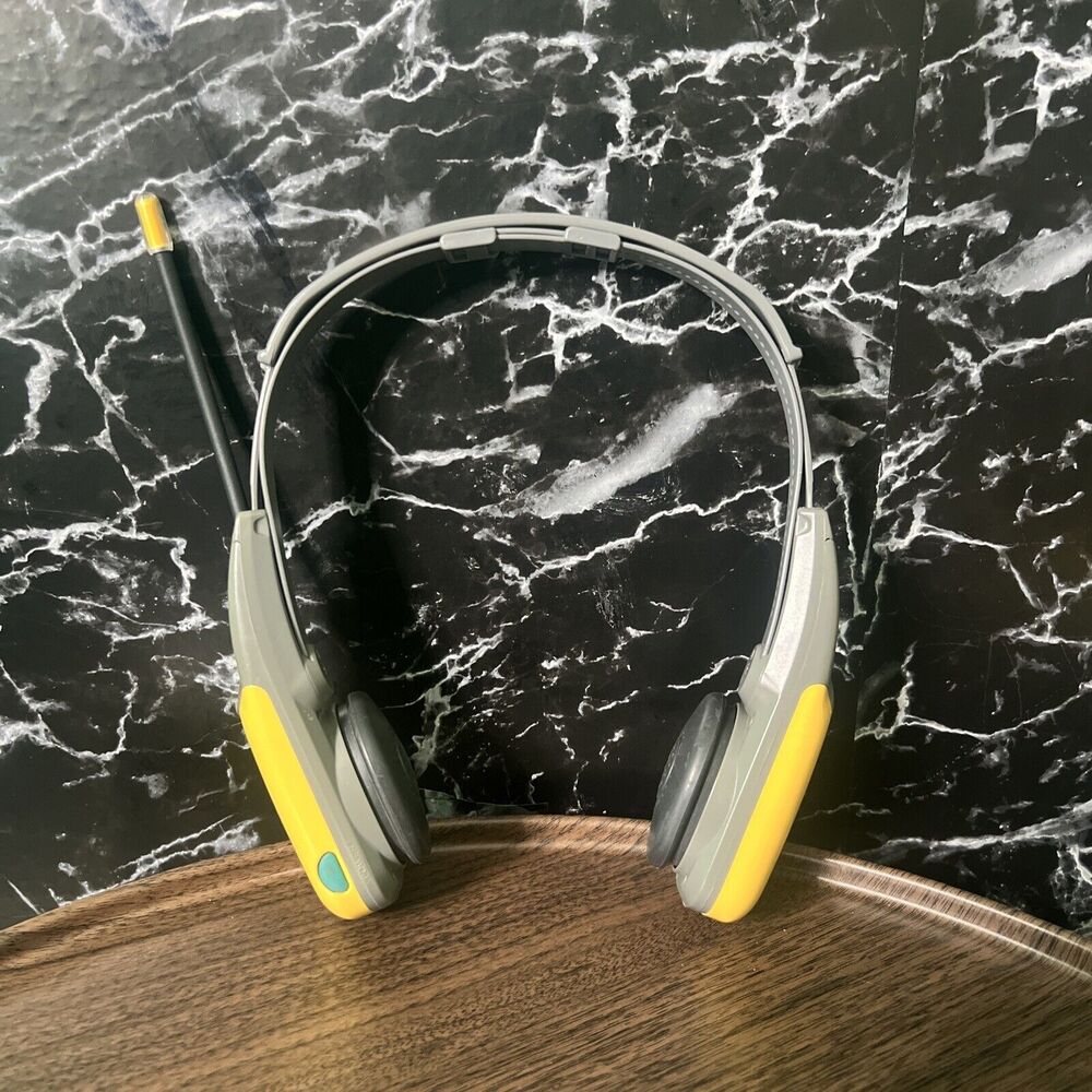 Sony Walkman Sports SRF-HM55 AM/FM Radio Yellow Headset Vintage Tested